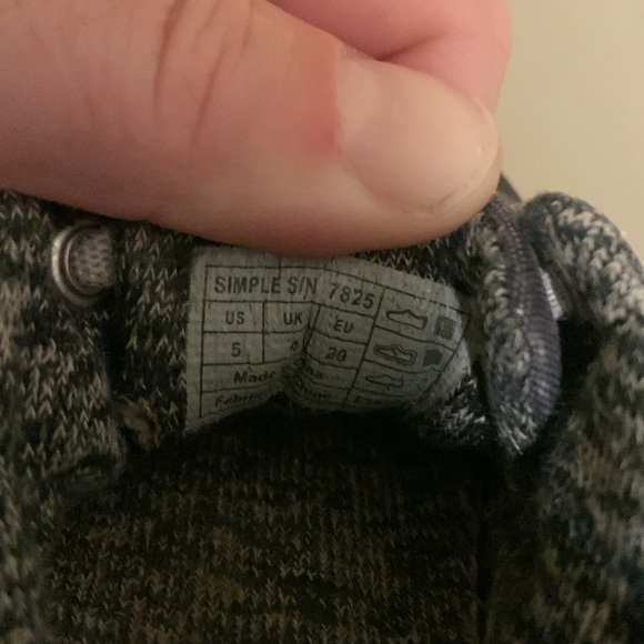 EUC Simple Toddler Shoes 5 US - Picture 3 of 3